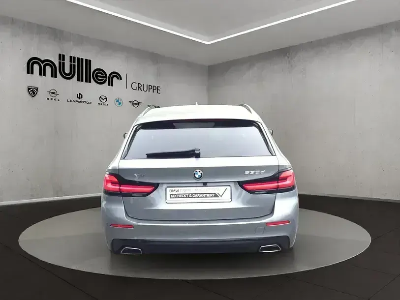 Gebraucht BMW 530 Efficient Dynamics 286 PS (210 kW) 2023 Grau Kombi