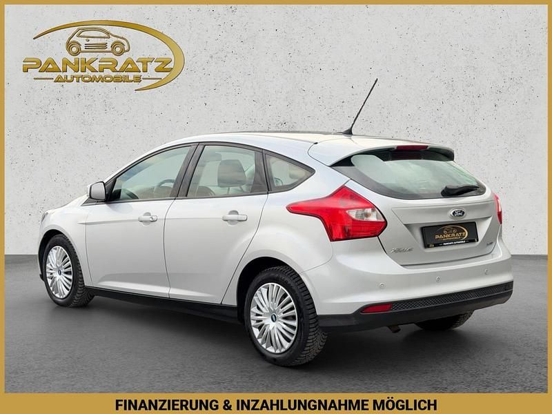 Gebraucht Ford Focus Champions Edition 128 PS (94 kW) 2013 Silber Limousine