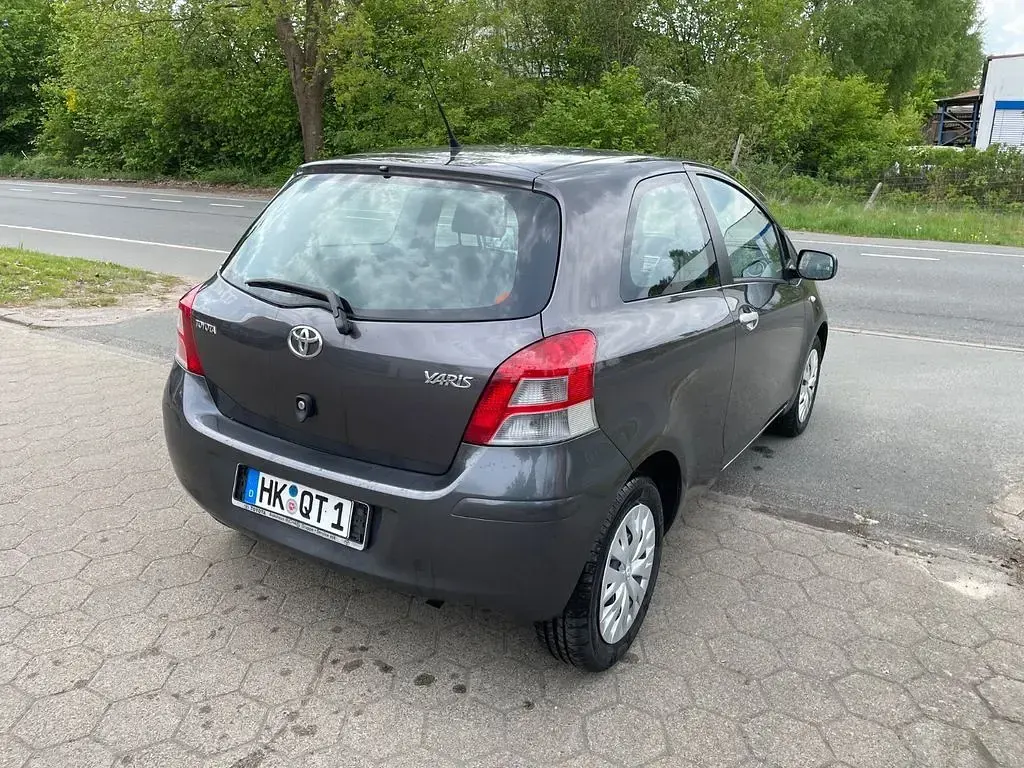 Gebraucht Toyota Yaris Cool 69 PS (50 kW) 2011 Grün Kleinwagen
