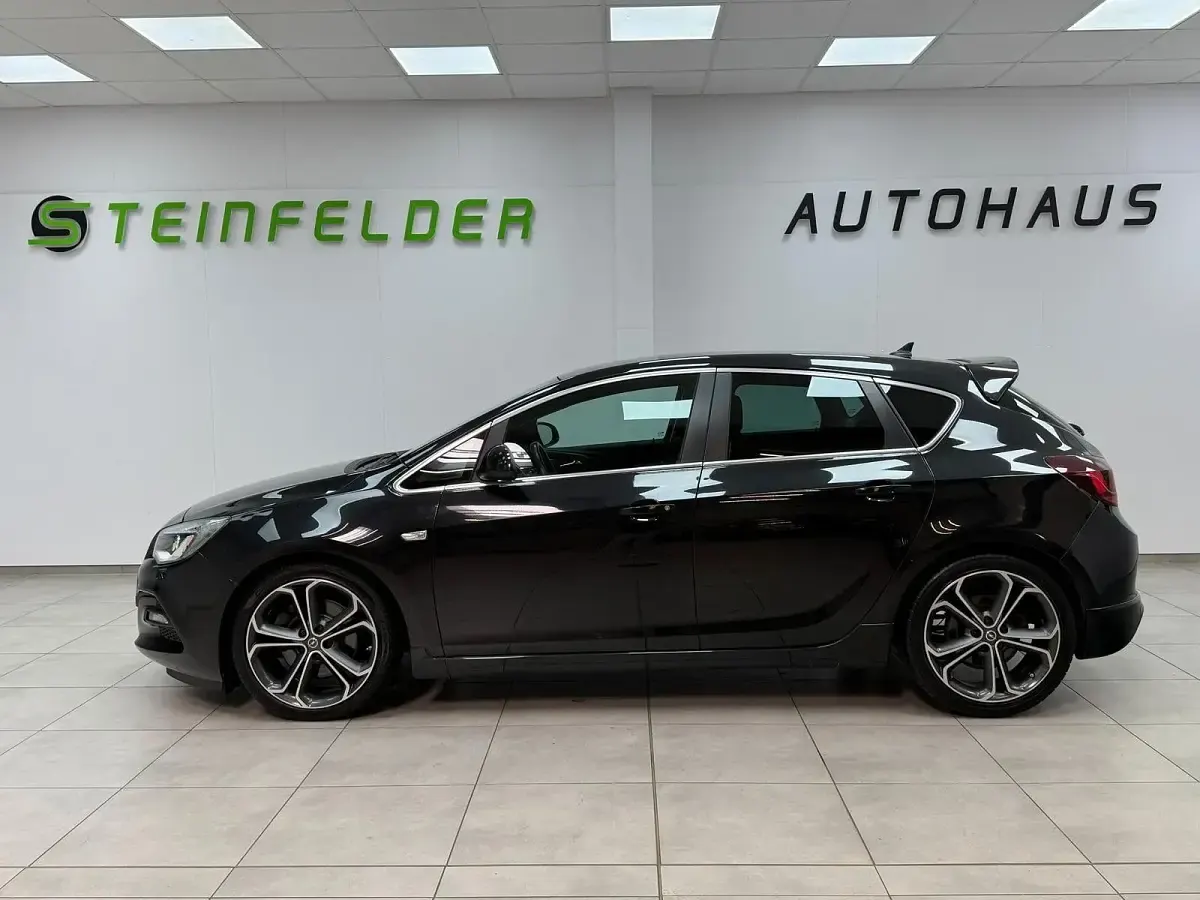 Używany Opel Astra 194 KM (142 kW) 2015 Czarny Kombi