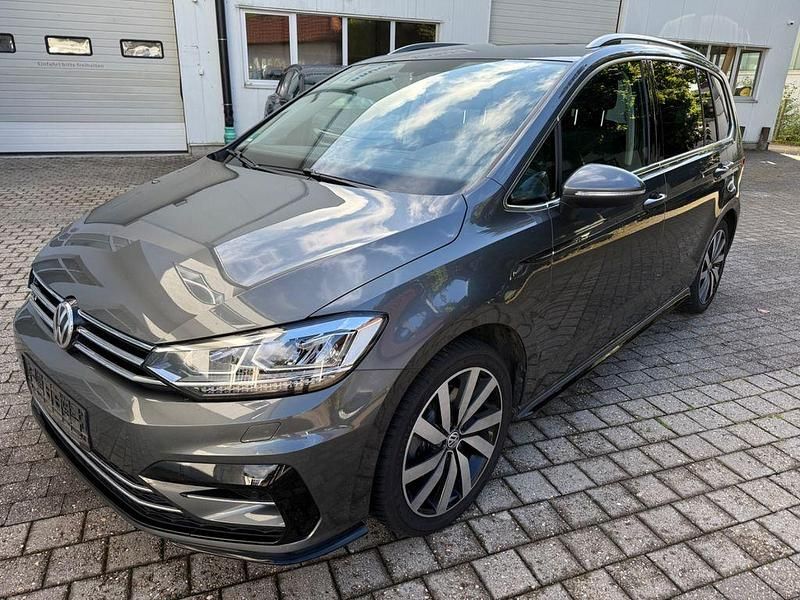 Silber Gebraucht 2017 VW Touran Highline Van / Kleinbus | 19.800 € (Guter Preis) - Bild 1/4
