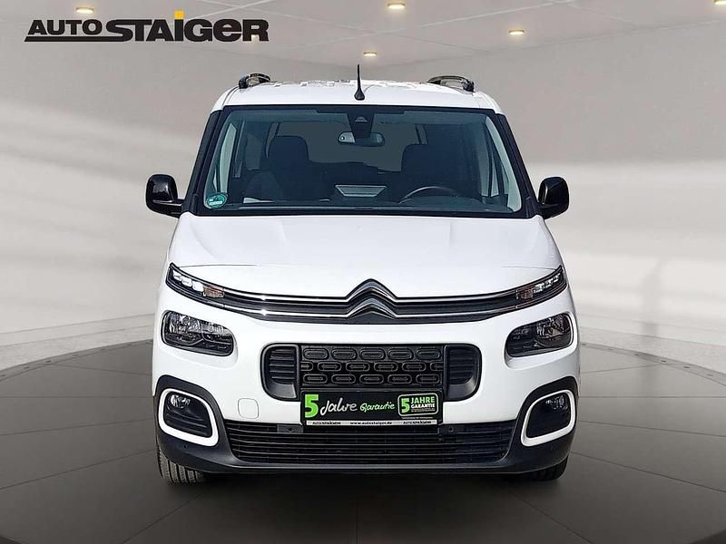 Gebraucht Citroën Berlingo Feel 102 PS (75 kW) 2023 Lackierung weiss icy/typ ausse Van / Kleinbus