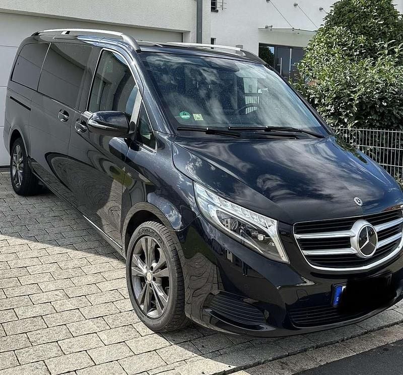 Schwarz Gebraucht 2017 Mercedes V250 Edition Van / Kleinbus | 35.900 € (Superpreis) - Bild 1/4