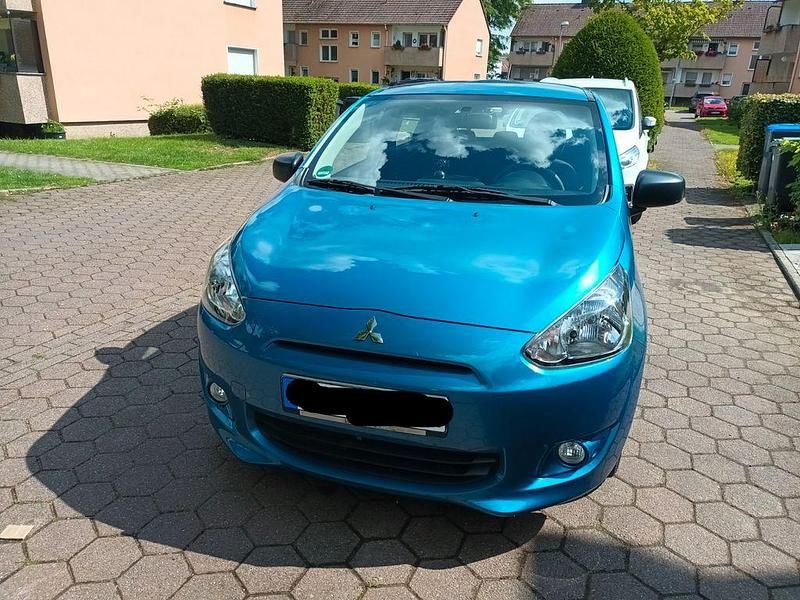 Blau Gebraucht 2015 Mitsubishi Space Star Limousine | 4.150 € (Guter Preis) - Bild 1/4
