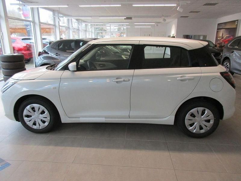Neu Suzuki Swift Club 83 PS (61 kW) 2025 Weiß Limousine