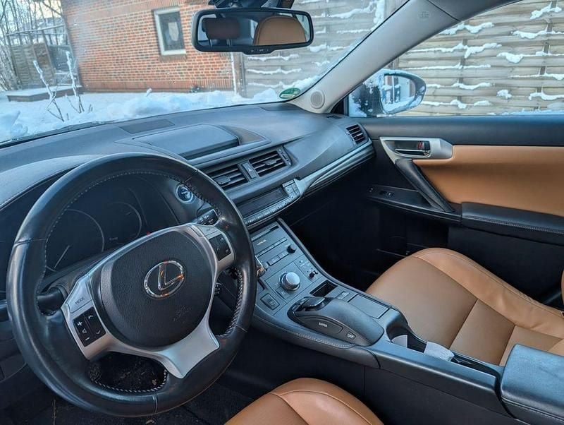 Gebraucht Lexus CT200h 136 PS (100 kW) 2011 Blau Limousine