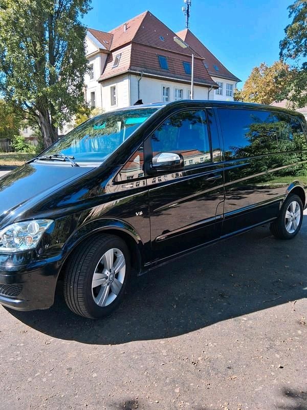 Schwarz Gebraucht 2011 Mercedes Viano Van / Kleinbus | 13.700 € - Bild 1/4