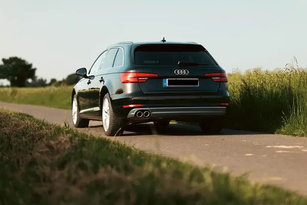 Gebraucht Audi A4 Comfort 190 PS (139 kW) 2017 Schwarz Kombi