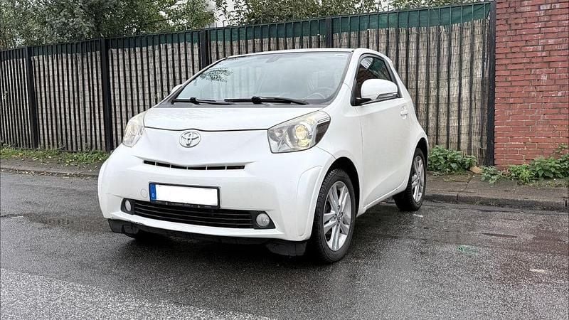 Weiß Gebraucht 2009 Toyota iQ Kleinwagen | 4.150 € (Fairer Preis) - Bild 1/4
