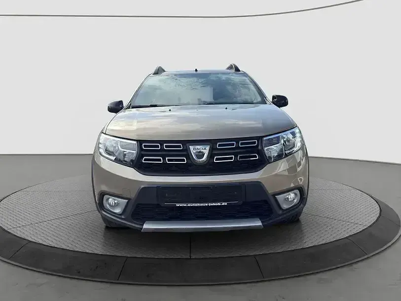 Gebraucht Dacia Sandero Celebration 90 PS (66 kW) 2018 Beige Limousine