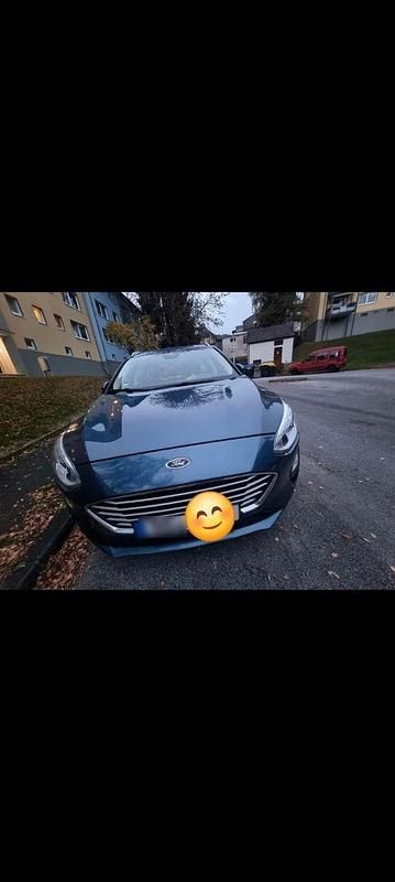 Gebraucht Ford Focus Titanium 120 PS (88 kW) 2019 Blau Kombi