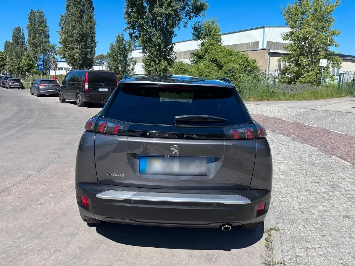Gebraucht Peugeot 2008 Allure 131 PS (96 kW) 2022 Grau SUV