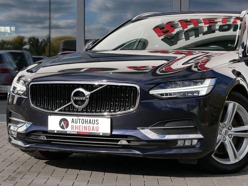 Gebraucht Volvo V90 Momentum 235 PS (172 kW) 2019 Blau Kombi