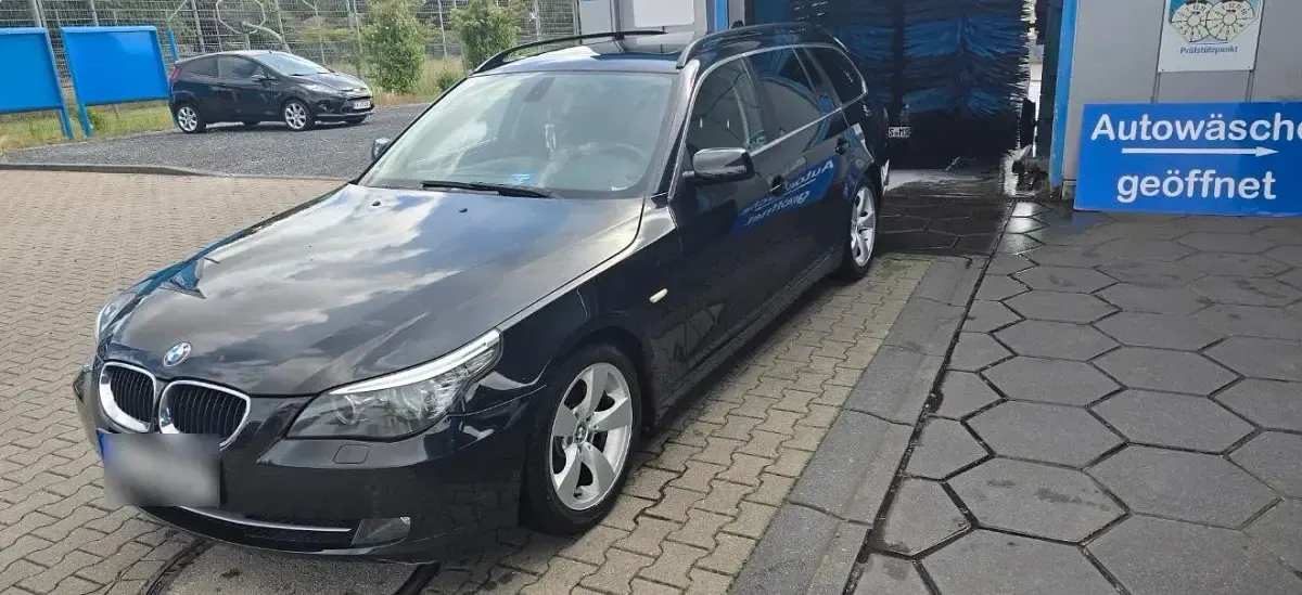 Gebraucht BMW 520 184 PS (135 kW) 2010 Schwarz Kombi