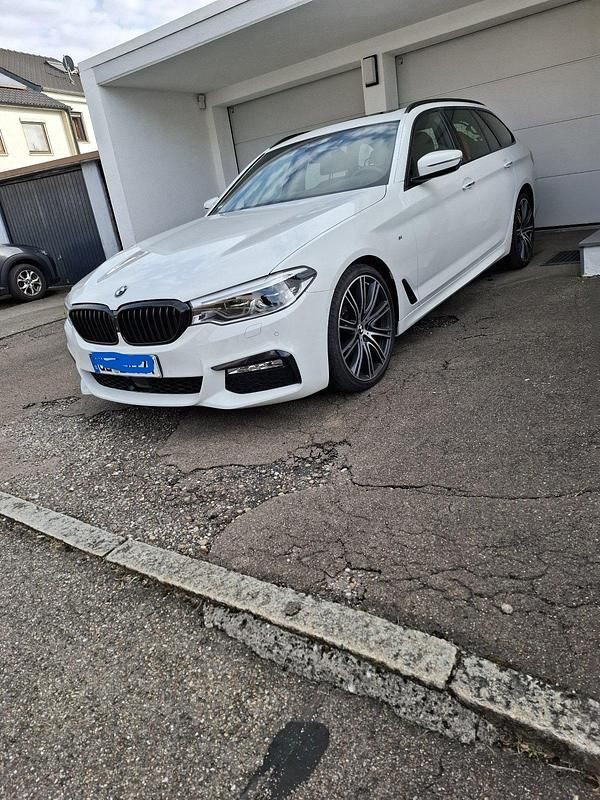 Weiß Gebraucht 2018 BMW 540 M Sport Kombi | 38.600 € (Teuer) - Bild 1/4