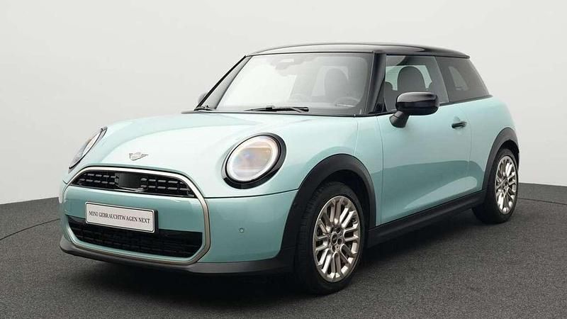 Grün Gebraucht 2024 Mini Cooper Favoured Kleinwagen | 28.040 € (Fairer Preis) - Bild 1/4