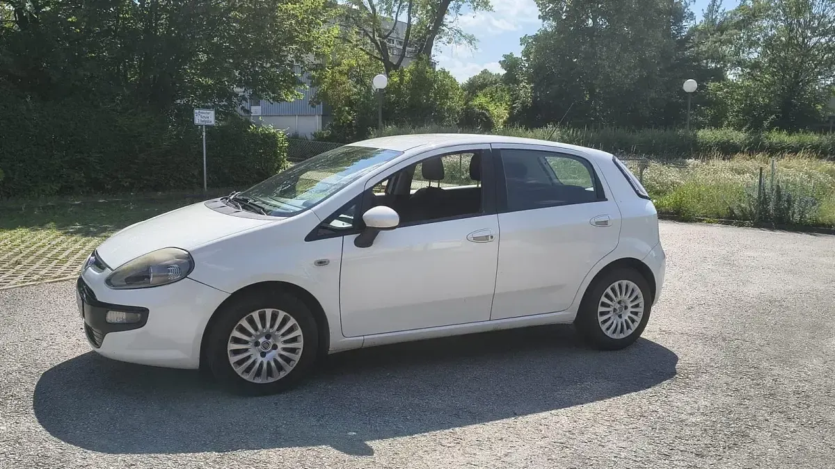 Gebraucht Fiat Punto 70 PS (51 kW) 2011 Weiß Kleinwagen