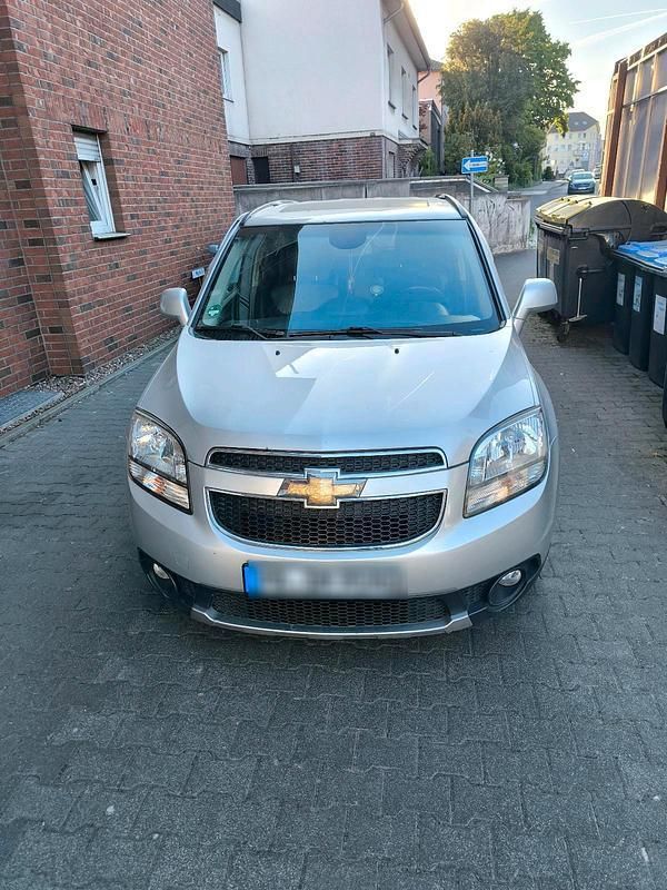 Grau Gebraucht 2013 Chevrolet Orlando Van / Kleinbus | 7.999 € (Fairer Preis) - Bild 1/4