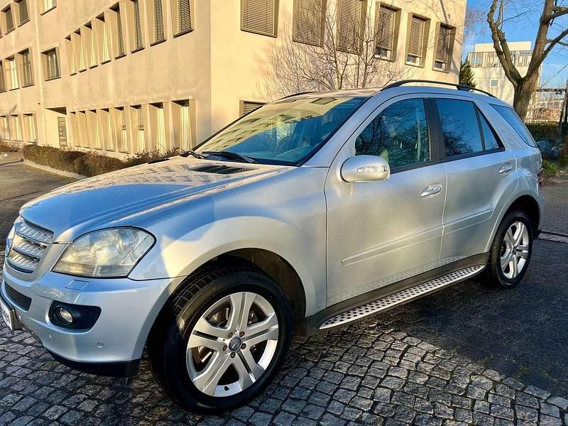 Gebraucht Mercedes ML350 272 PS (200 kW) 2005 Iridiumsilber  metalliclack SUV
