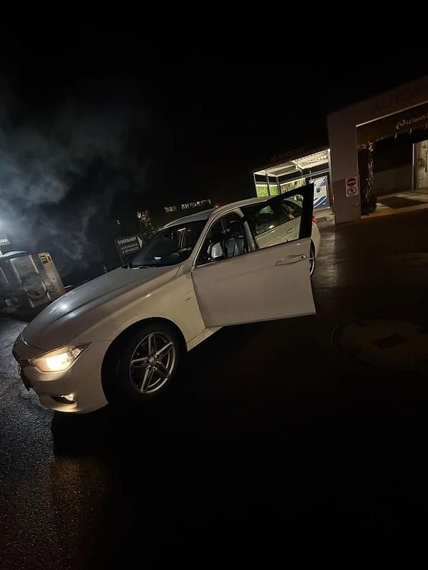 Gebraucht BMW 320 184 PS (135 kW) 2013 Schwarz Limousine