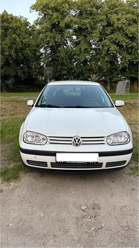 Weiß Gebraucht 1998 VW Golf IV Kleinwagen | 550 € - Bild 1/4