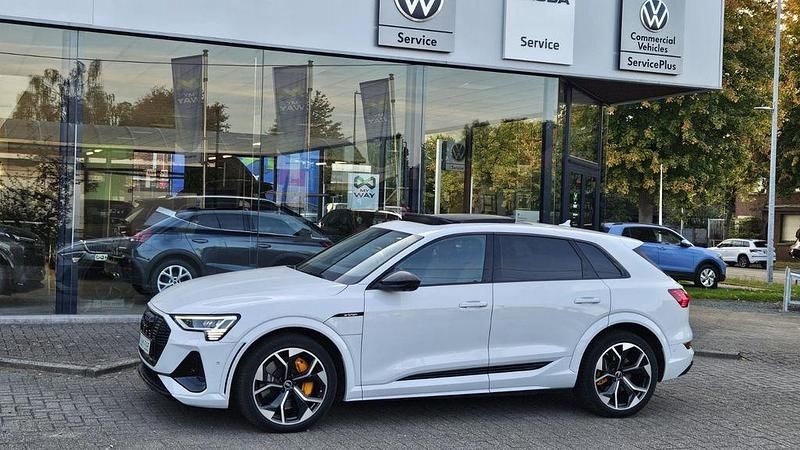 Weiß Gebraucht 2021 Audi e-tron S-Line SUV | 41.800 € (Fairer Preis) - Bild 1/4