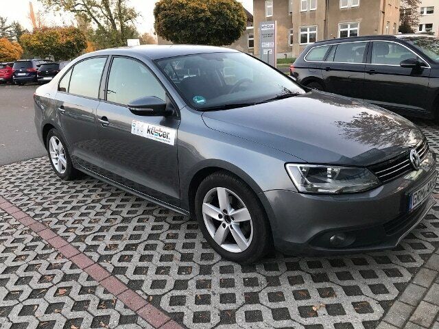 Gebraucht VW Jetta Comfortline 105 PS (77 kW) 2011 Grau Limousine
