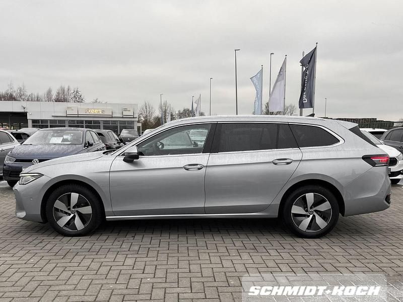 Gebraucht VW Passat Elegance 193 PS (141 kW) 2024 Silber Limousine