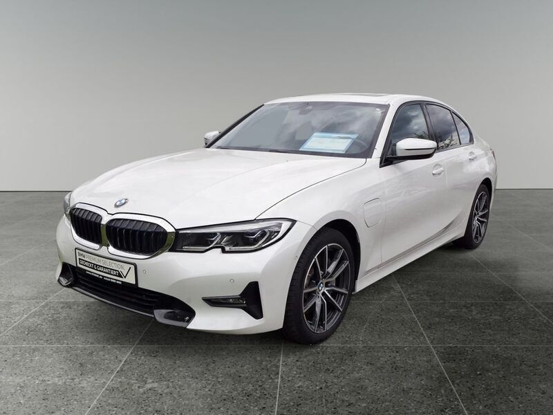 Weiß Gebraucht 2020 BMW 330e Sport Line Limousine | 29.390 € (Fairer Preis) - Bild 1/4
