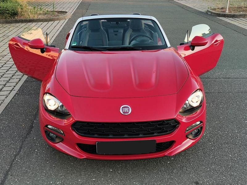 Gebraucht Fiat 124 Spider 140 PS (102 kW) 2016 Rot Cabrio
