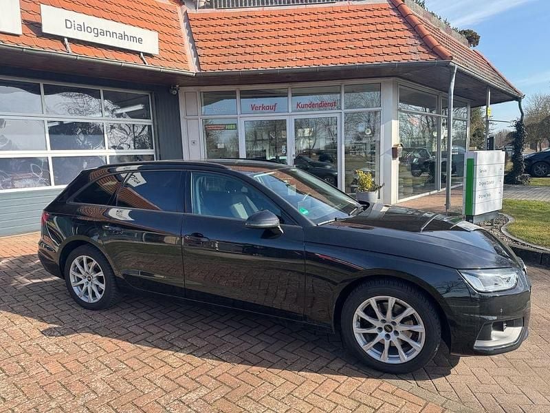 Gebraucht Audi A4 Basis 150 PS (110 kW) 2022 Schwarz Kombi