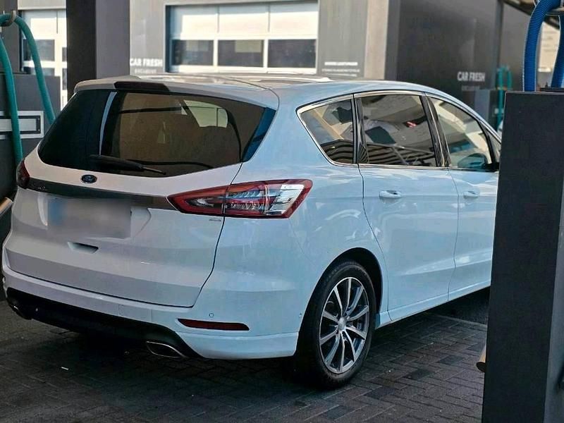 Używany Ford S-MAX Titanium 180 KM (132 kW) 2016 Biały Minivan