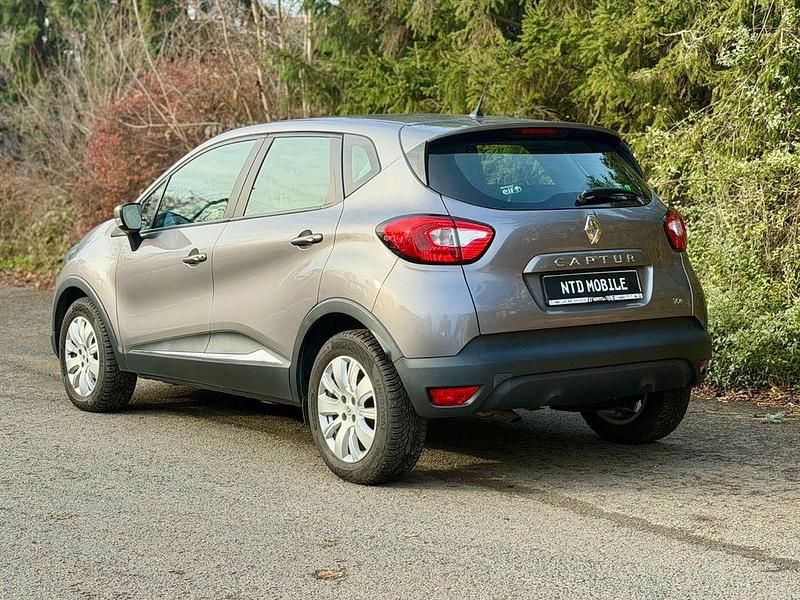 Gebraucht Renault Captur Dynamique 90 PS (66 kW) 2015 Grau cassiopee SUV