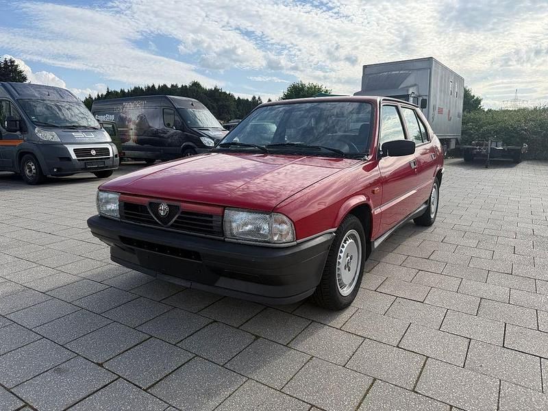 Rot Gebraucht 1990 Alfa Romeo 33 Limousine | 5.950 € - Bild 1/4
