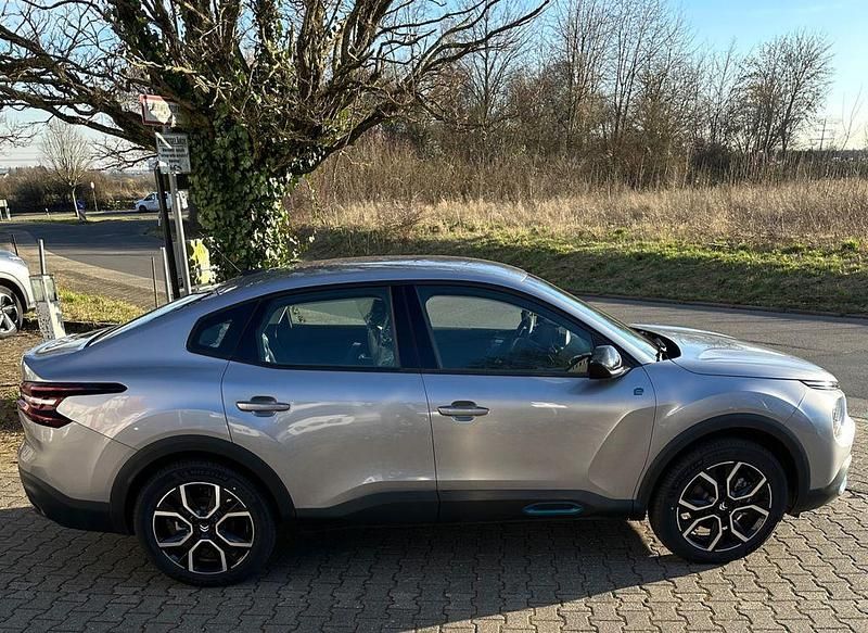 Grau Neu 2024 Citroën e-C4 Feel Limousine | 23.800 € (Superpreis) - Bild 1/4