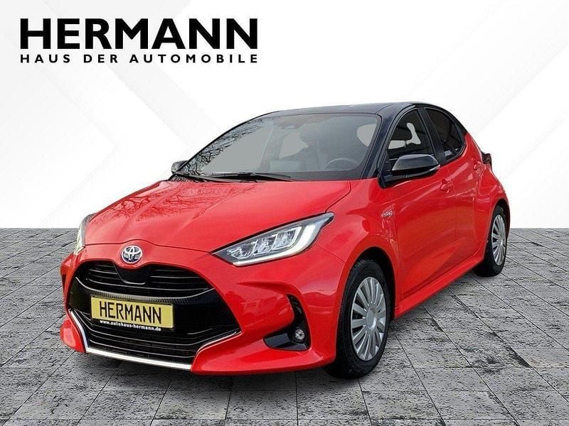 Rot (dunkelrot) Gebraucht 2020 Toyota Yaris Hybrid Edition Kleinwagen | 18.880 € (Fairer Preis) - Bild 1/4