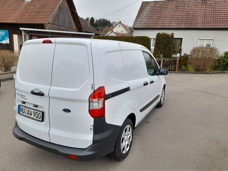 Gebraucht Ford Transit Trend 101 PS (74 kW) 2022 Weiß Van / Kleinbus