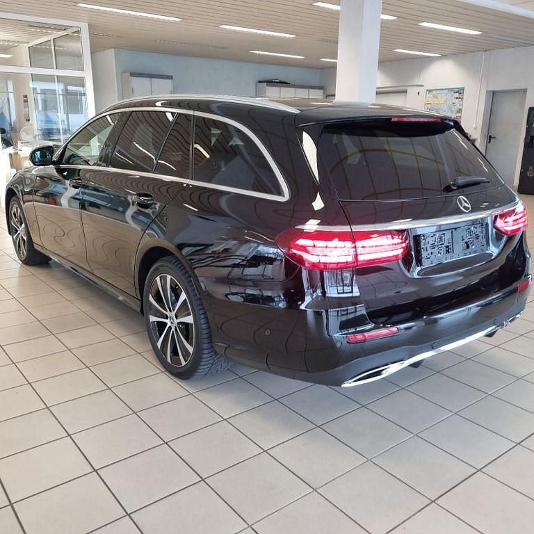 Gebraucht Mercedes E300 194 PS (142 kW) 2021 Schwarz Kombi