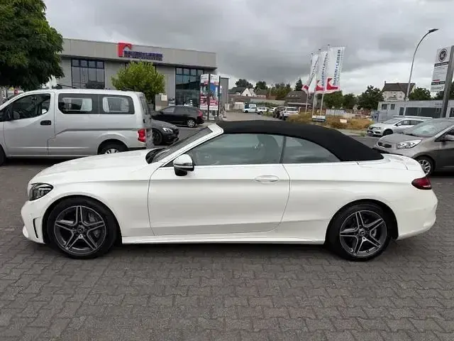 Gebraucht Mercedes C220 AMG line 194 PS (142 kW) 2019 Weiß Cabrio