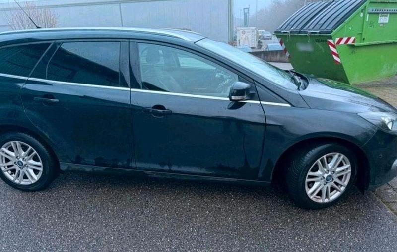 Second-hand Ford Focus 125 CP (91 kW) 2012 Negru Berlinǎ