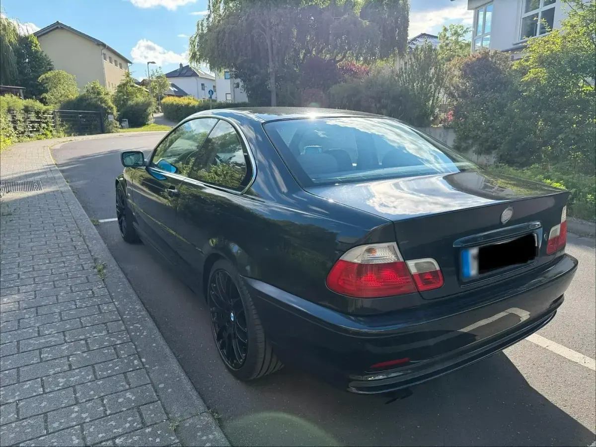 Gebraucht BMW 320 Basis 150 PS (110 kW) 2000 Schwarz Coupé