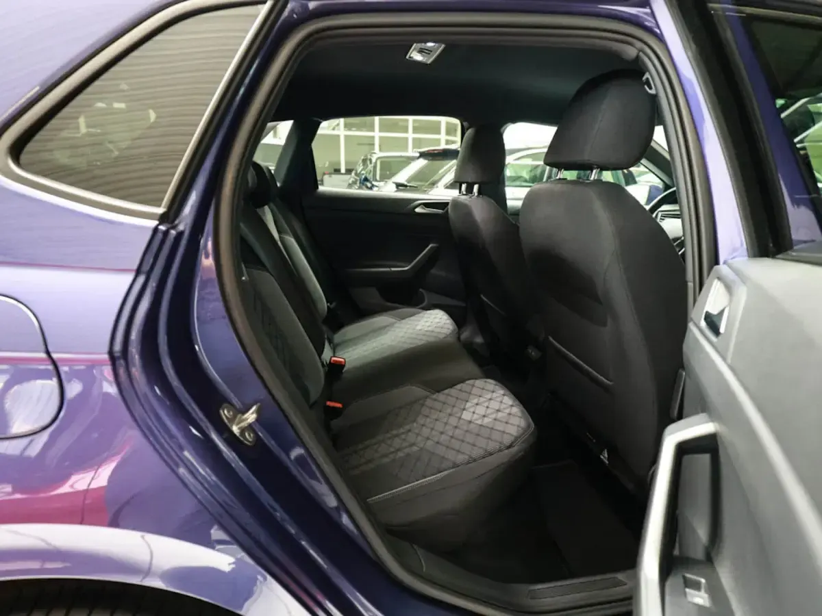 Gebraucht VW Polo R-line 110 PS (80 kW) 2022 Violett / vibrant violet (metallic) Kleinwagen