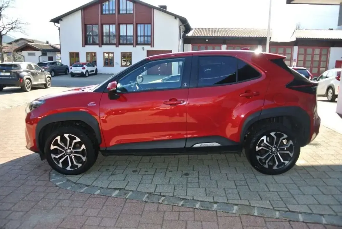 Gebraucht Toyota Yaris Cross Team 116 PS (85 kW) 2022 Karminarot metallic SUV