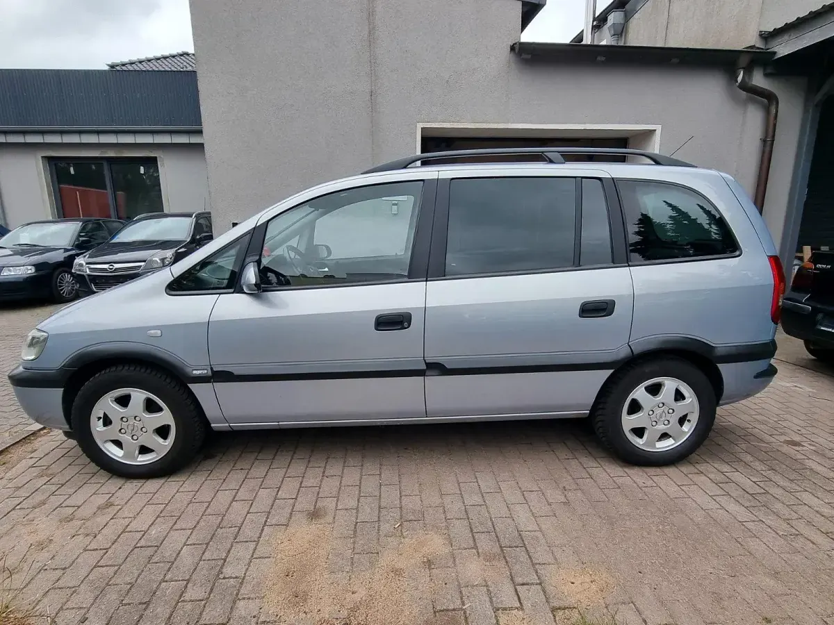 Gebraucht Opel Zafira 116 PS (85 kW) 2000 Silber Van / Kleinbus