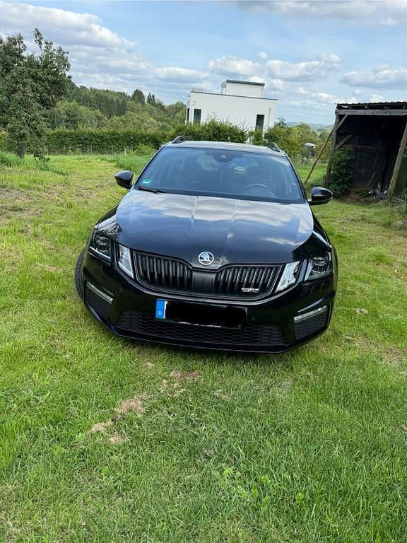 Schwarz Gebraucht 2019 Skoda Octavia RS Kombi | 18.000 € (Fairer Preis) - Bild 1/4