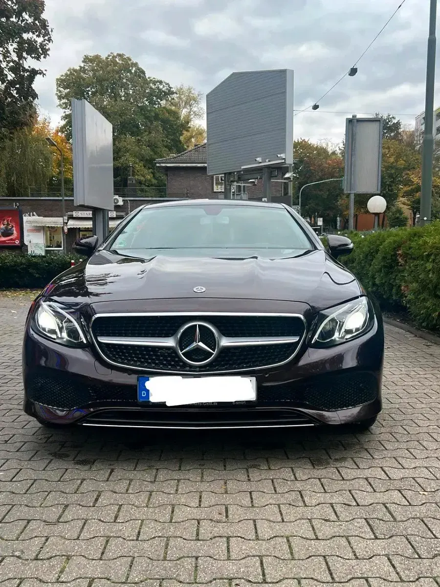 Gebraucht Mercedes E220 194 PS (142 kW) 2019 Violet Coupé