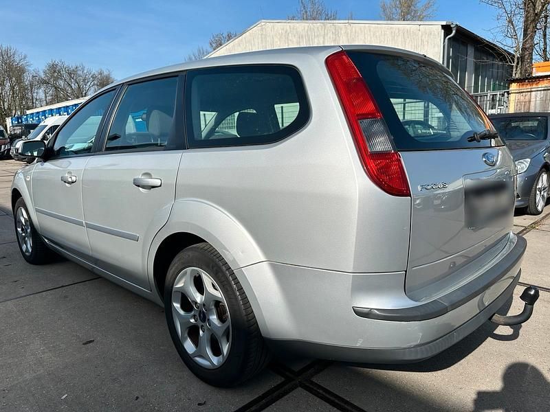 Gebraucht Ford Focus 109 PS (80 kW) 2007 Silber Kombi