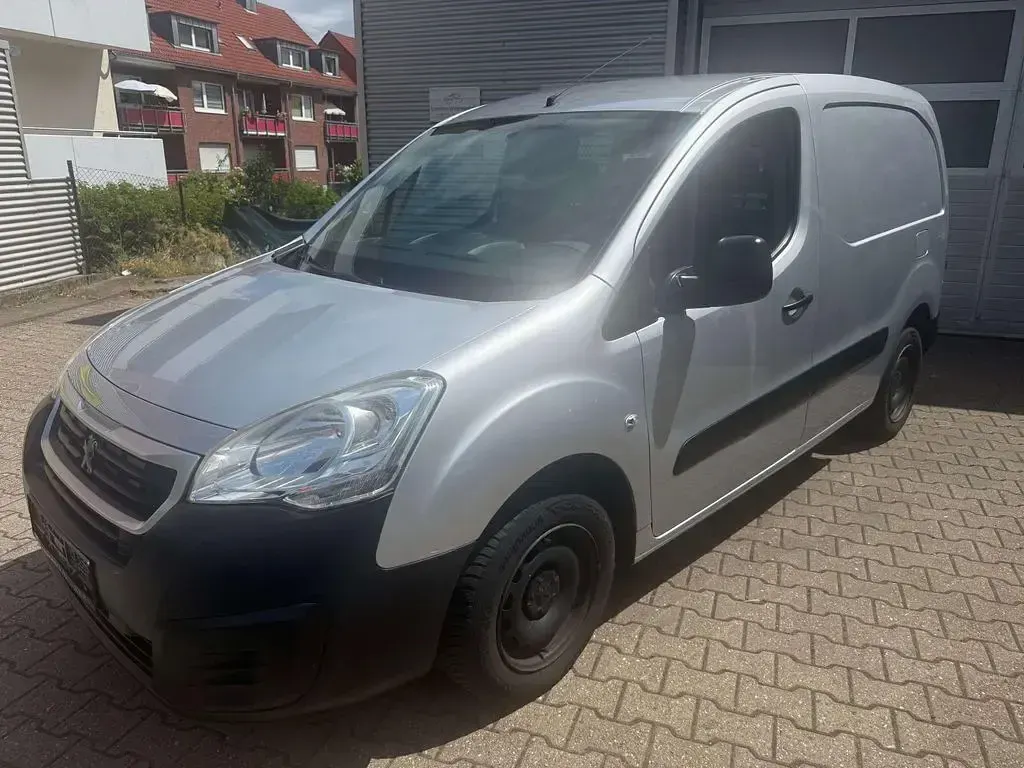Gebraucht Peugeot Partner Premium 99 PS (72 kW) 2017 Aluminiumgrau/meta Van / Kleinbus