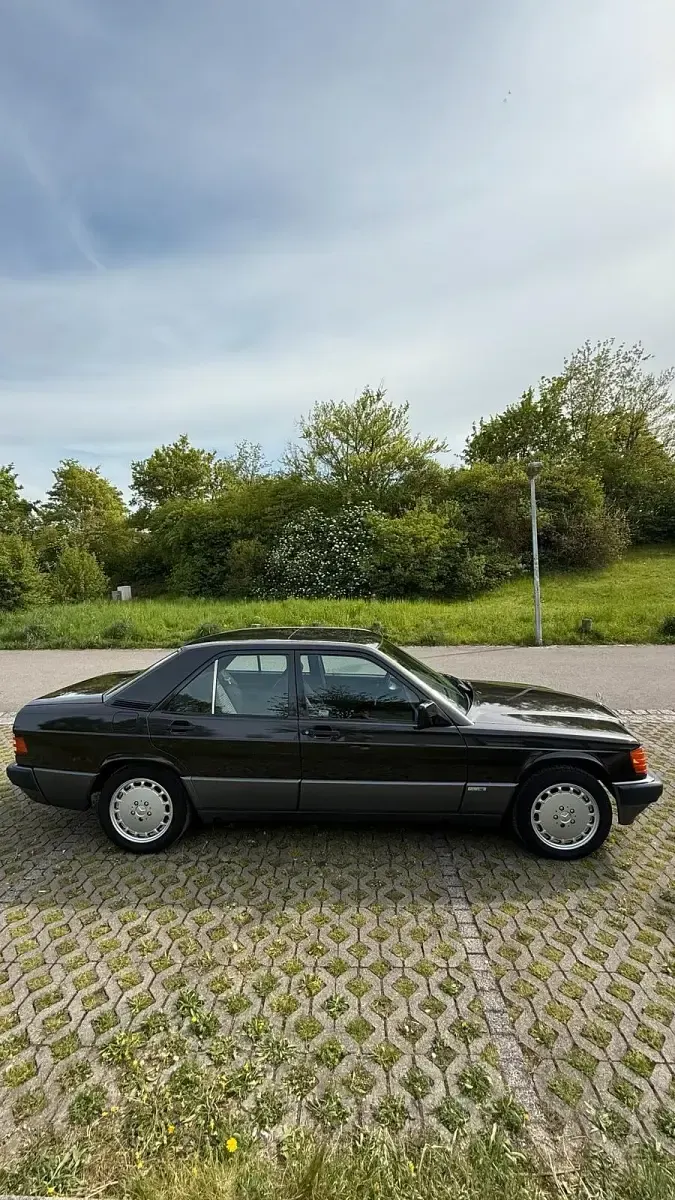 Gebraucht Mercedes 190 Sportline 122 PS (89 kW) 1991 Schwarz Limousine