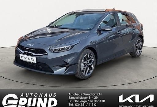 (css) lunar silver m Gebraucht 2025 Kia Ceed Spirit Kleinwagen | 22.490 € (Fairer Preis) - Bild 1/4